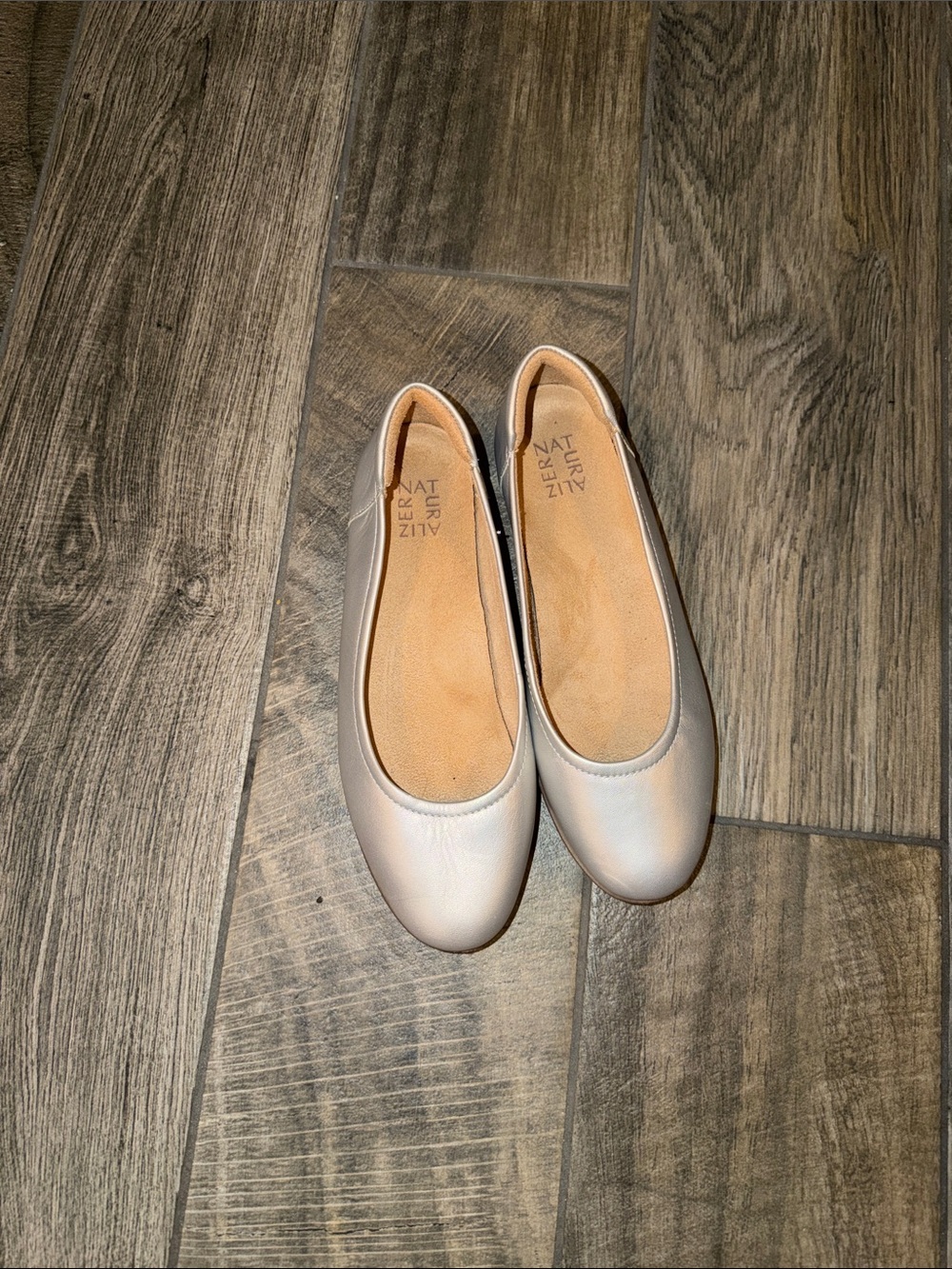 Naturalizer Soft Nude Silver Leather Ballet Flats